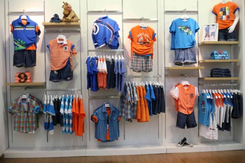 雀太郎童装店铺展示