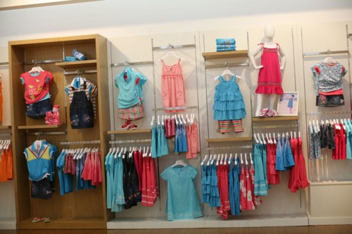 雀太郎童装店铺展示