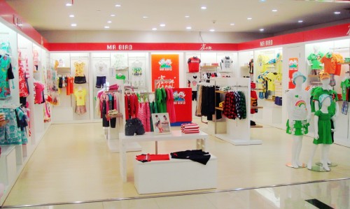 雀太郎童装店铺展示