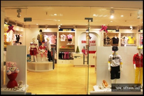 赛翡利琦童装店铺展示
