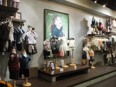 汤姆故事童装店铺展示