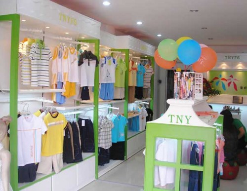 童妮谣童装店铺展示