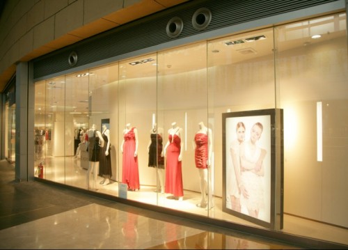 欧纳菲女装店铺展示