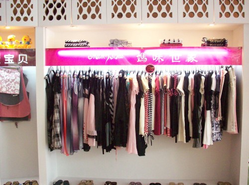 妈咪世家孕妇装店铺展示