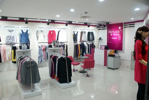 妈咪世家孕妇装店铺展示