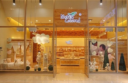 本色棉童装店铺展示