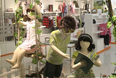 可米熊童装店铺展示