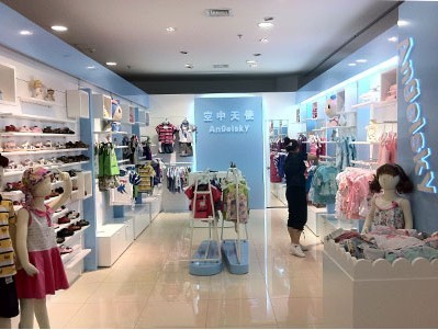 空中天使童装店铺形象