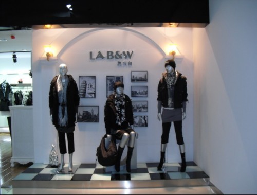 黑与白女装店铺形象