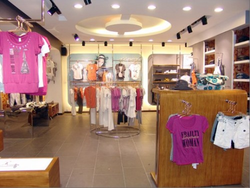 卓多姿女装店铺展示