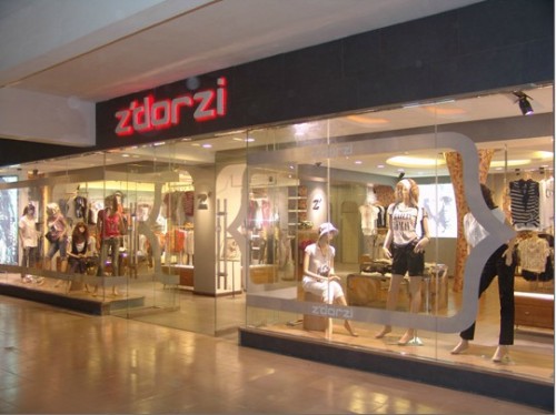 卓多姿女装店铺展示