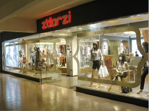 卓多姿女装店铺展示