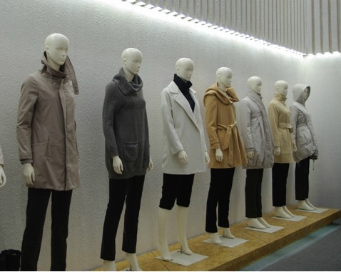 依诺诗女装店铺展示