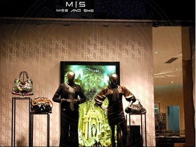 Miss&she女装店铺形象