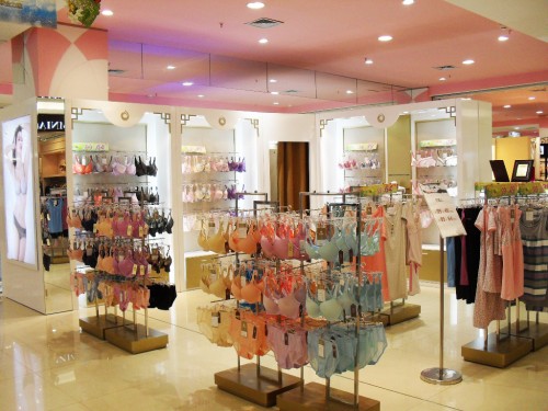 月盈儿内衣店铺展示