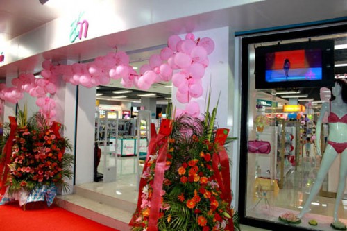 万富内衣店铺展示