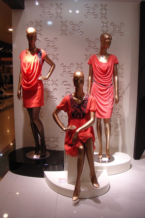 诺娅伦女装店铺形象