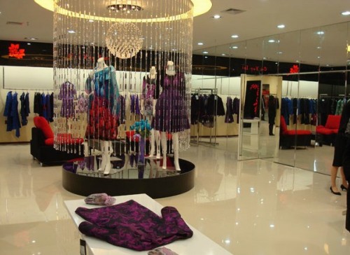 彩韵睐女装店铺形象