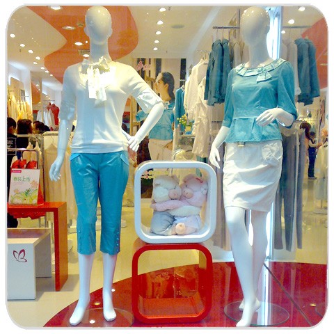 金苑女装店铺展示