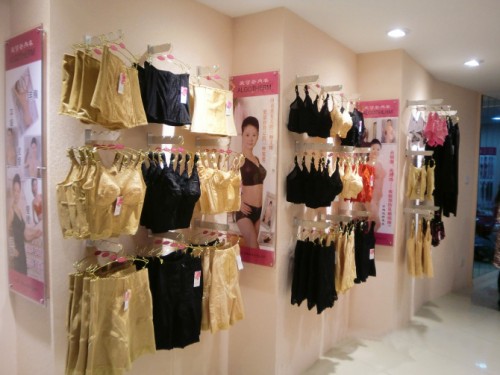 爱可登内衣店铺展示