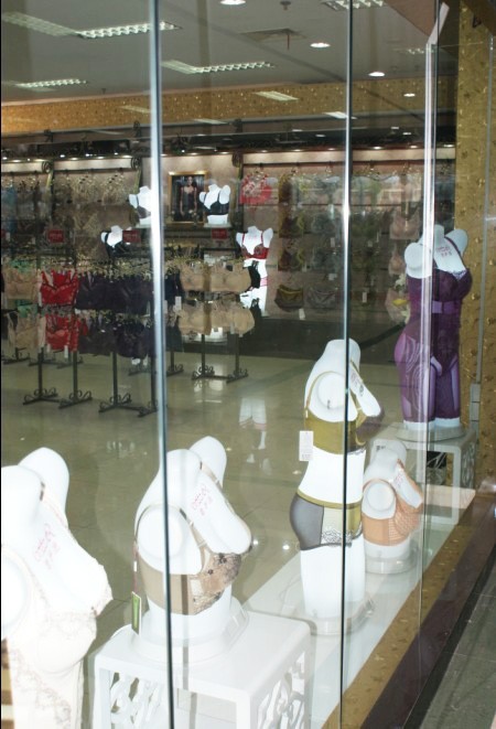 歌萨德内衣店铺展示