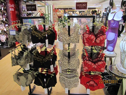 歌萨德内衣店铺展示