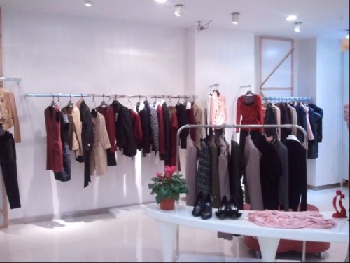 弥缔拉女装店铺展示