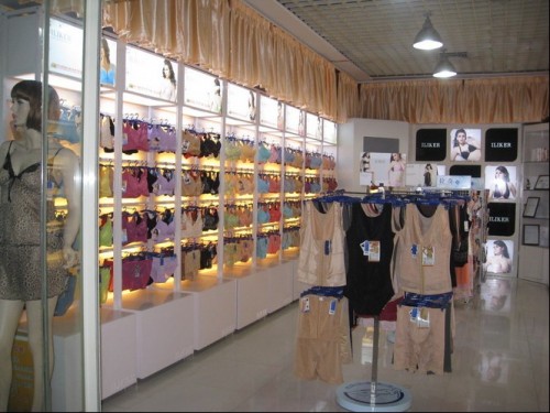 艾拉奇内衣店铺展示
