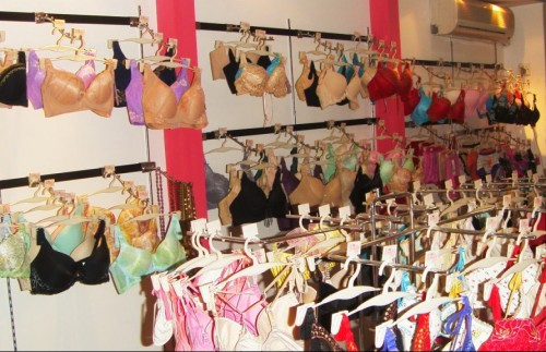 突美内衣店铺展示