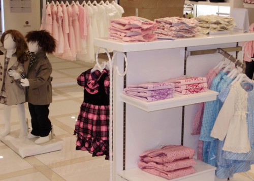 爱儿斯童装店铺形象