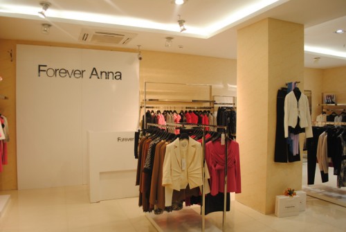 维爱娜女装店铺展示