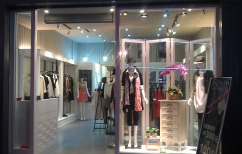 比缇女装店铺展示