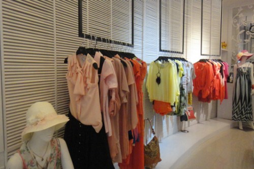 比缇女装店铺展示