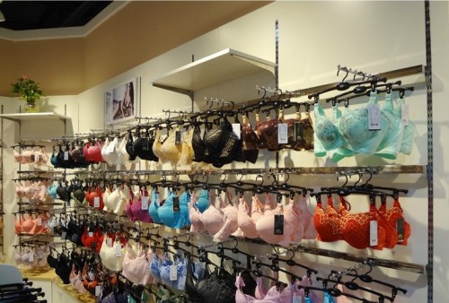 欧俪莱内衣店铺展示