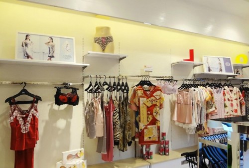 欧俪莱内衣店铺展示