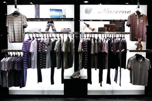 曼西尔奴男装店铺展示