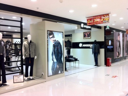 曼西尔奴男装店铺展示