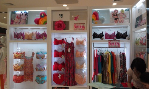 诗婷内衣店铺展示