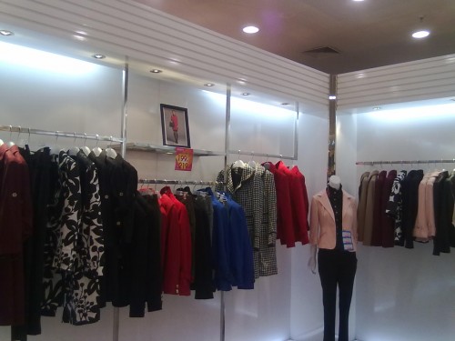 依诺女装店铺展示