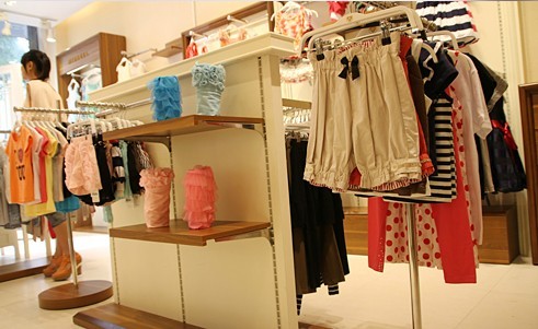 米芝儿童装店铺展示