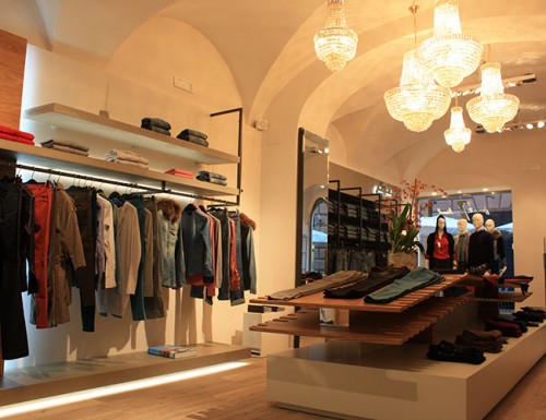 7forallmankind牛仔店铺形象