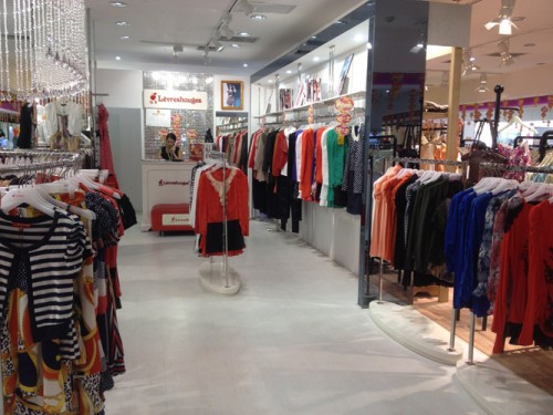 红唇女装店铺展示