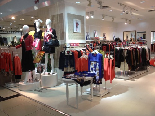 红唇女装店铺展示