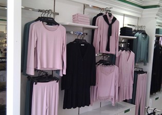 雪竹内衣店铺展示