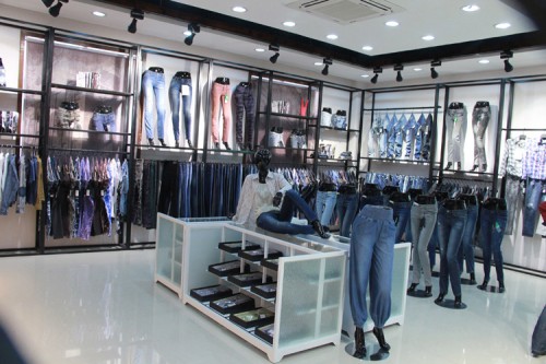 马克纽圣牛仔店铺展示