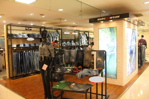 马克纽圣牛仔店铺展示