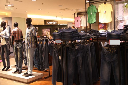 马克纽圣牛仔店铺展示