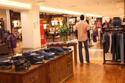 马克纽圣牛仔店铺形象