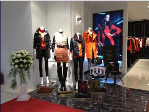 顿妮娅女装店铺展示