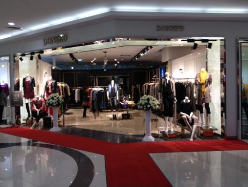 顿妮娅女装店铺展示